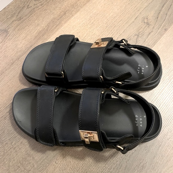 Women’s Dad Sandals - Picture 3 of 10
